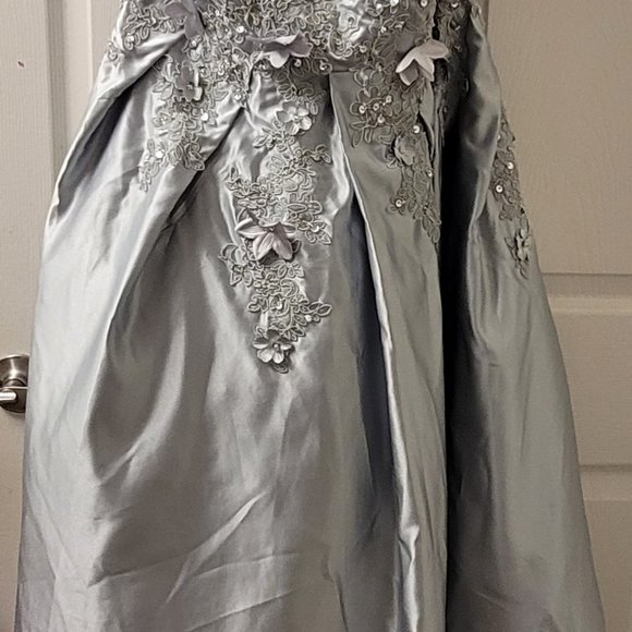 Silver formal dress - Picture 2 of 5